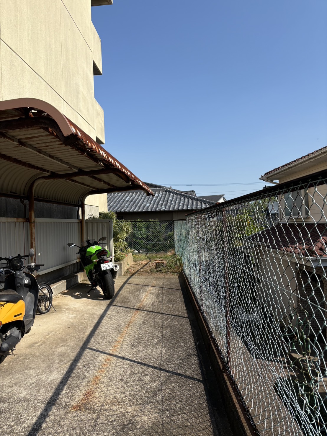 建物脇の木の伐採:施工後